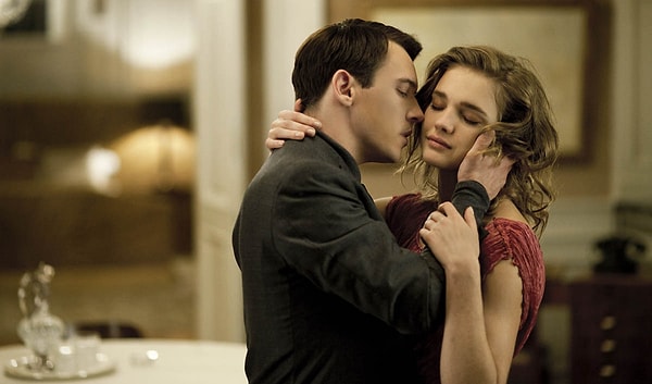 12. По-настоящему человек способен влюбится только один раз в жизни