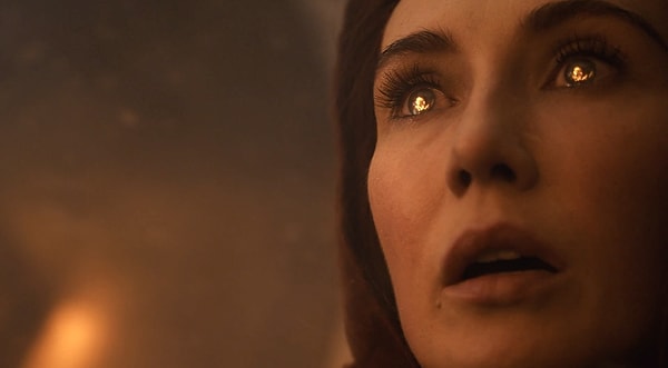 5. А вот пламя на поле битвы отражается в глазах жрицы