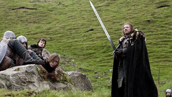 3. Ned Stark’ın kılıcı olan Ice, Tywin Lannister tarafından hangi iki kılıca bölünmüştür?
