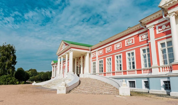 9. В каком городе России можно посетить такой замечательный дворец?