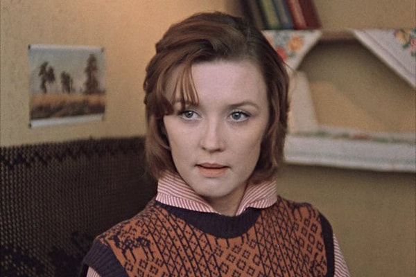 7. На что в фильме «Москва слезам не верит» Катерина заострила внимание, впервые увидев Гошу?