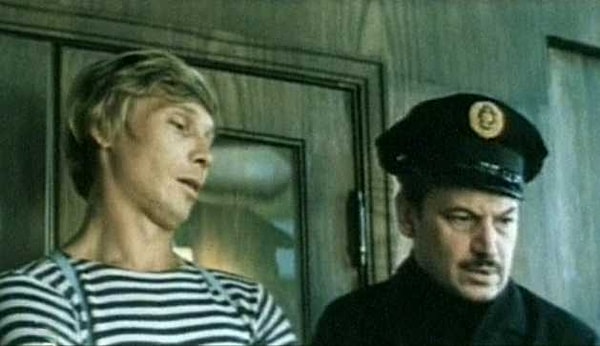 10. И напоследок вспомните, что помогло раскрыть преступление в фильме "Два долгих гудка в тумане"?