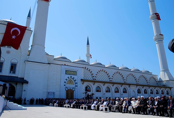 Dünyanın en büyük alemine sahip