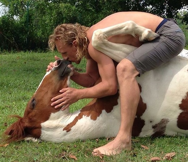 6. Актер любит делиться фотографиями из своей личной жизни и закулисными снимками «Престолов», разумеется, тоже.