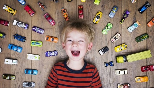 4. БаловАть детей или бАловать?