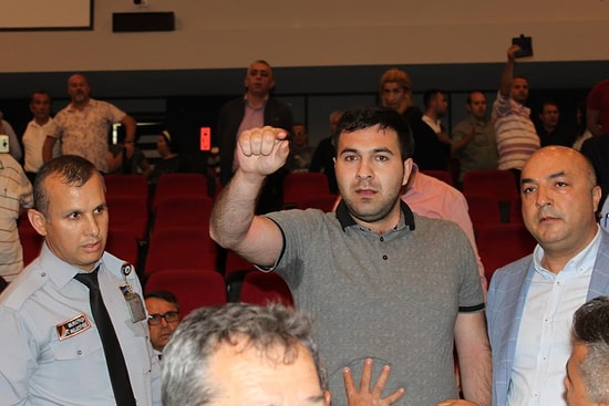 Belediye Meclis Oturumunda MHP'li Başkandan Ölüm Tehdidi: 'Seni Delik Deşik Ederim'