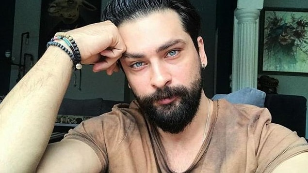 Onur Tuna'yı tanımayanınız yoktur; zira son dönemin en popüler oyuncularından biri kendisi.