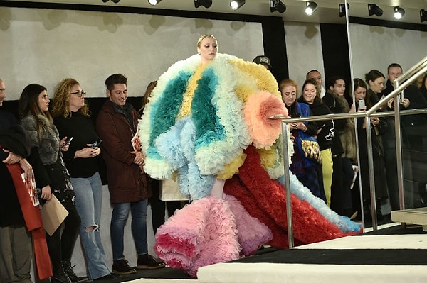 3. На этом фото Гвендолин запечатлена во время нью-йоркской недели моды на дефиле Томо Койзуми. Да сам Филя Киркоров бы позавидовал такому шику и блеску!