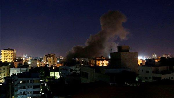Gazze'deki İçişleri Bakanlığından, İsrail savaş uçaklarının, Gazze'nin batısındaki İç Güvenlik Servisi binasını bombaladığı duyuruldu.
