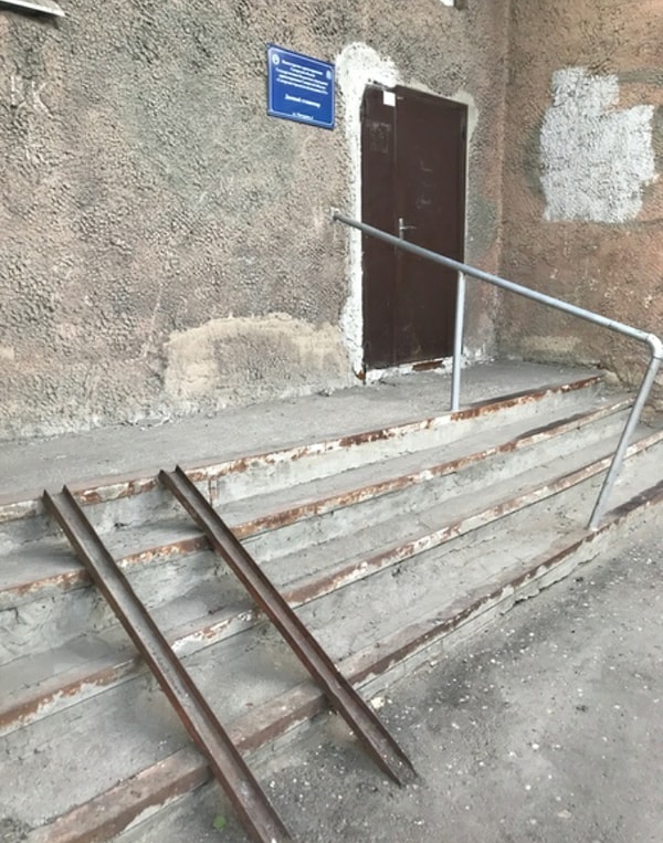 7. Вот так выглядит безбарьерная среда в России. Настоящий Форт Бойяр в Самаре