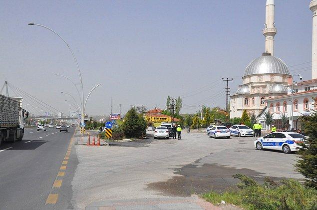 Kaçan sürücü ise Pursaklar Kültür Merkezi önünde polis ekipleri tarafından sıkıştırılarak, yakalandı.