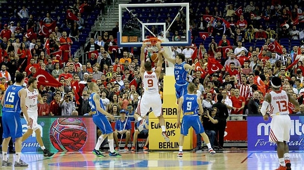 5. Сколько игроков в баскетбольном матче?