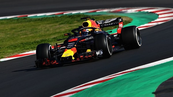 8. Кто наибольшее количество раз становился чемпионом в Формуле-1?