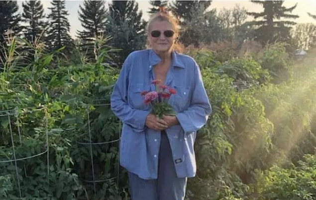21. Sebze satışından elde ettiği 3100 pound ile ihtiyacı olan insanlara yardım eden kadın...