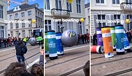 Tramvay ile Bowling Oynayan Brükselliler