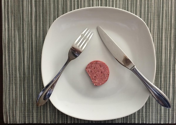 2. Правильный ответ! Если вы кладете столовые приборы таким образом, официант поймет, что ...