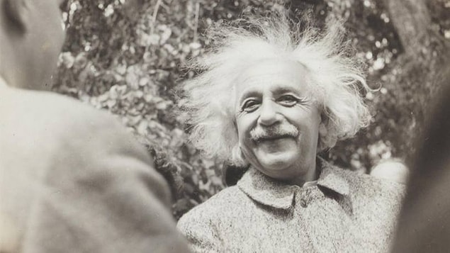 3. Gelmiş geçmiş en ünlü bilim insanlarından biri olan Einstein’a, dönemin İsrail başbakanı tarafından "İsrail Cumhurbaşkanlığı" teklif edilmiş ancak bu teklif Einstein tarafından reddedilmiştir.