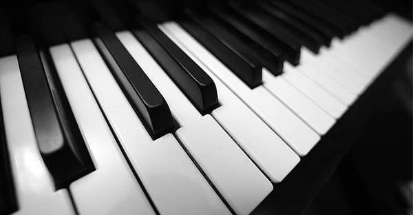 8. Допустим, вам предложили выбрать между черным и белым. Какому цвету отдадите предпочтение?