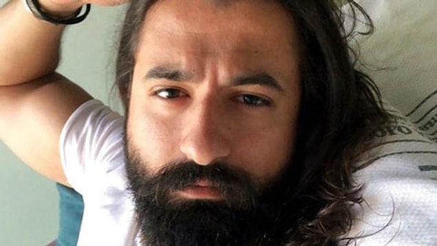 İddiaya göre eğlenmek için bir mekâna giden Koray Avcı'nın aracı, mekâna alınmamış ve bunun üzerine öfkelenen Avcı, mekânın valesine küfürler yağdırmaya başlamıştı.