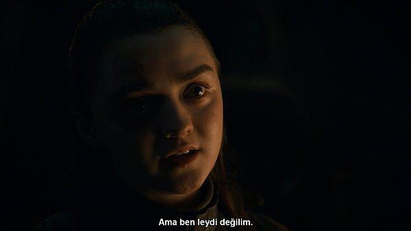 Taa ilk sezonlarda Ned Stark'ın Arya'ya 'bir gün leydi olacaksın' sözüne 'ben o değilim' diyen deli yürek Arya'nın şimdi aynı cevabı vermesi güzel bir göndermeydi.