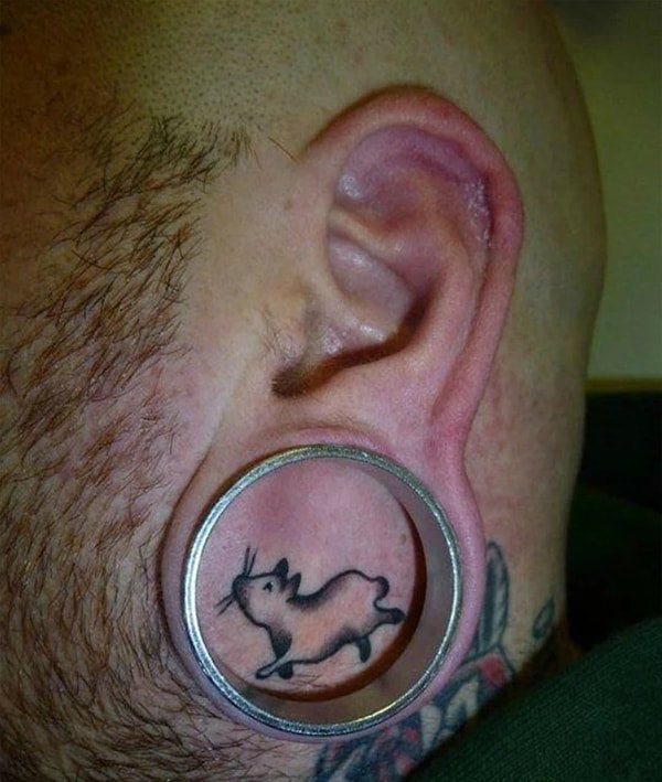 32. Целая история в одном ухе...