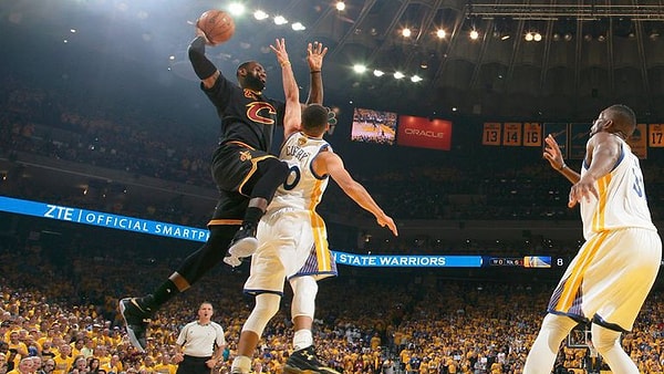 1. Какая баскетбольная команда наибольшее количество раз становилась чемпионом в истории NBA?