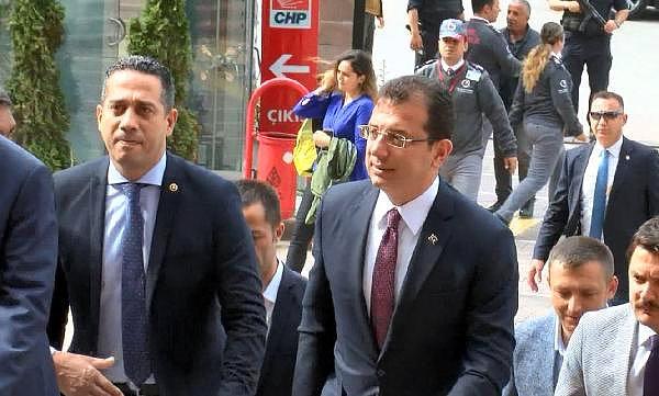 Tüm CHP milletvekillerinin davet edildiği toplantıya, YSK kararıyla mazbatası iptal edilen Ekrem İmamoğlu da katıldı.