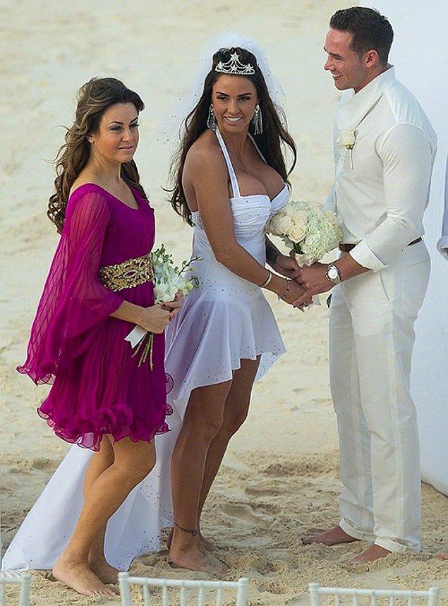 Katie Price akıllanmak yerine yine kötü bir seçip yaparak kısa ve beyaz bir elbiseyle Kieran Hayler ile 2013 yılında Bahamalar'da dünya evine girdi.
