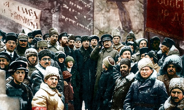 2. Кого свергли большевики в 1917 году?