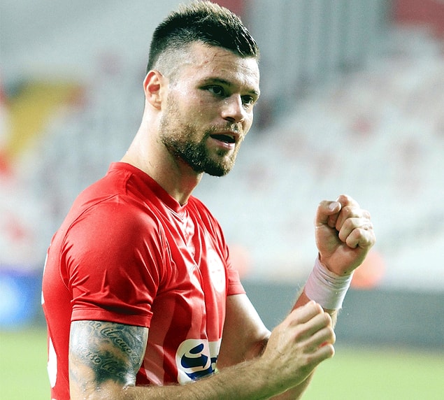 13. Ondřej Čelůstka / Antalyaspor