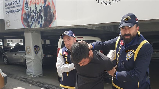 Nöbetçi sulh ceza hakimliğine sevk edilen şüpheli, buradaki sorgusunun ardından "kasten adam öldürmek" suçundan tutuklandı.