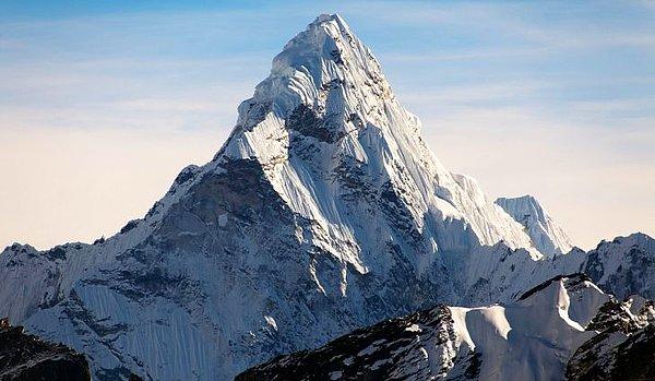 6. Dağa tırmanmayı başaramayan 200 ceset hala Everest'te bulunmakta.