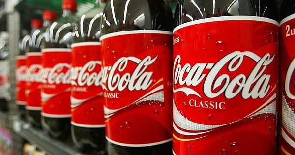 1886 - Atlantalı kimyacı ve eczacı olan John S. Pemberton, dünyanın en ünlü içeceği haline gelecek olan Coca-Cola'yı Georgia'da icat etti.
