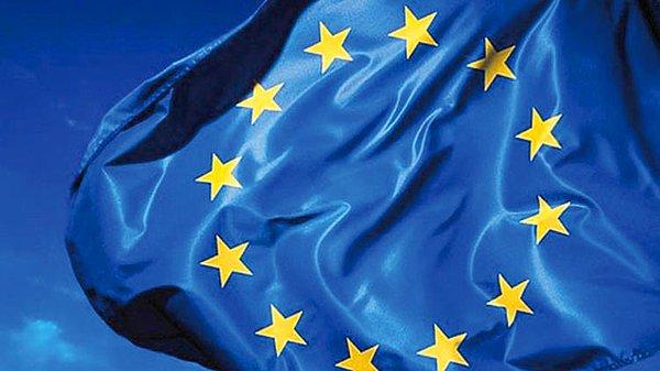 1992 - Avrupa Birliği kuruldu.