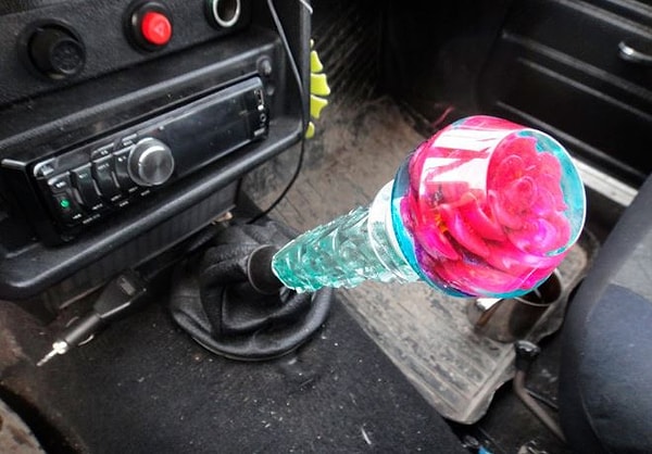 6. Настоящий винтаж - романтичный рычаг переключения коробки передач в виде розочки был очень популярен в СССР.