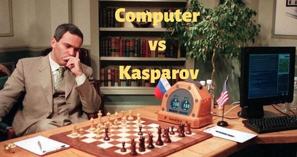 1997 - IBM'in süper bilgisayarı Deep Blue, gelmiş geçmiş en büyük satranç ustası olarak kabul edilen Gary Kasparov'u yendi.