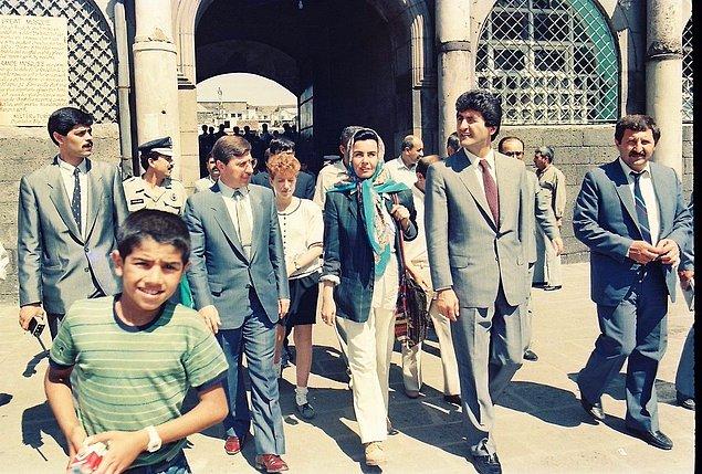11. Oyuncu ve Şişli Eski Belediye Başkanı Fatma Girik ve Diyarbakır Eski Belediye Başkanı Turgut Atalay, Diyarbakır 1988.