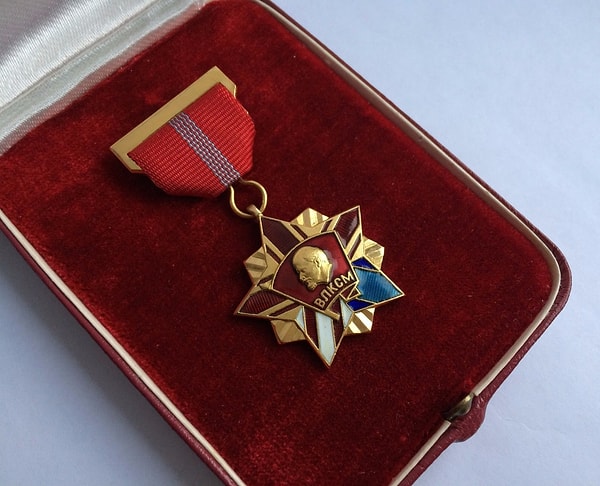 4. За что вручали эту награду?