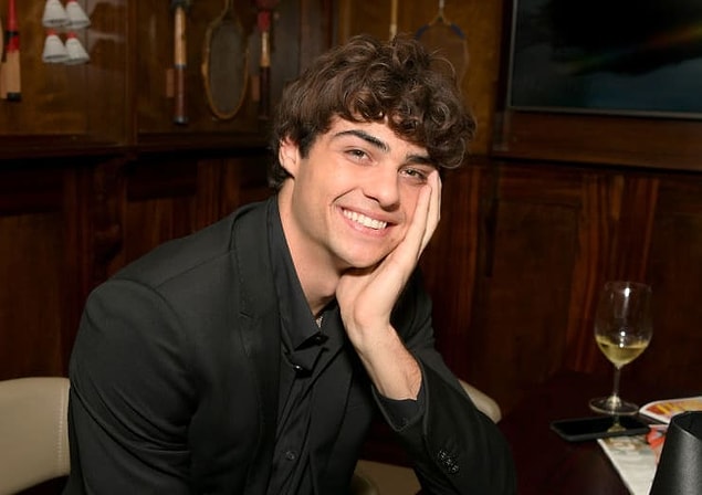 8. Henüz Noah Centineo'nun karakteri hakkında pek bilgi olmamasına rağmen onun Melekler'e bir müttefik olacağı biliniyor.
