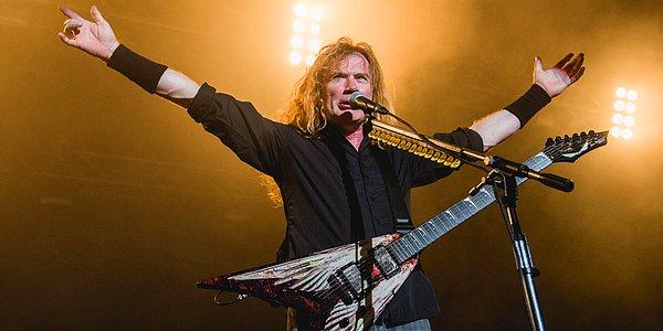 2002 yılında Mustain büyük bir talihsizlik yaşar, bir sağlık merkezinde sol kolu üzerine düşer ve kolundaki sinirlerde ciddi hasar meydana gelir, Mustaine için gitar çalmak imkansız hale gelmiştir.