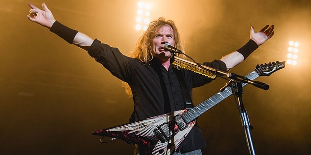 2002 yılında Mustain büyük bir talihsizlik yaşar, bir sağlık merkezinde sol kolu üzerine düşer ve kolundaki sinirlerde ciddi hasar meydana gelir, Mustaine için gitar çalmak imkansız hale gelmiştir.