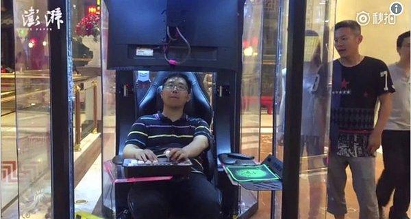 Bonus: Çin'de alışveriş merkezlerinde kadınların alışveriş yaparken eşlerini video oyunları oynamaları için bırakabilecekleri alanlar var.