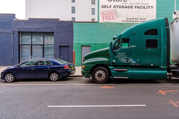 3. Когда водители припарковались по цвету автомобилей