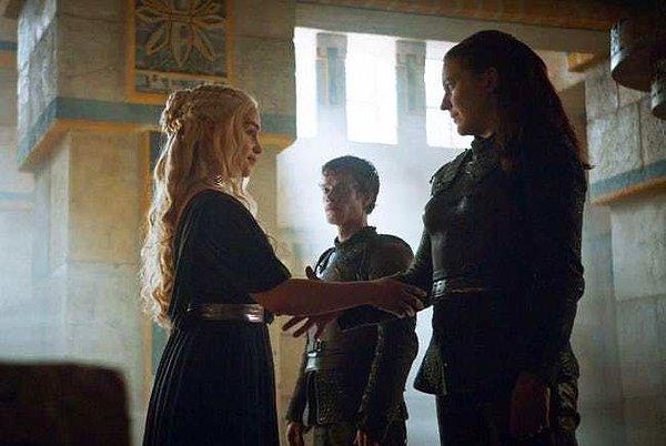 11. Meereen'deki alçak gönüllüğü ile Daenerys'in sevgisini kazanıyor.