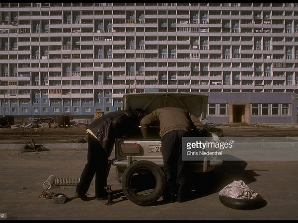 9. Отсутствие СТО заставляло советских мужчин ремонтировать свои машины самостоятельно.