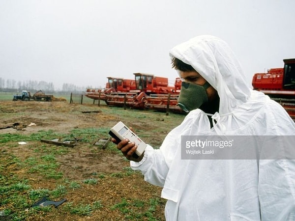 13. Людей также трогали проблемы Чернобыля и загрязнения окружающей среды. Например, это фото сделано в 1990 году.