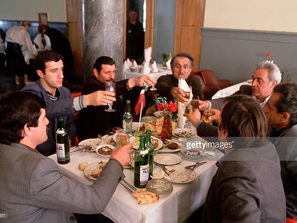 20. Зажиточные люди ходили в рестораны, но это было делом не из дешёвых.