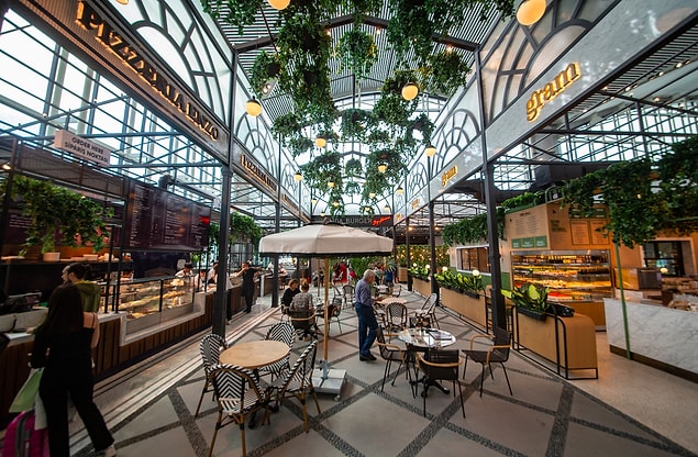 8. Acıkırsanız da, iç ve dış hat giden ve gelen yolcu katlarında, birçok farklı konseptte Türk ve dünya mutfağından lezzetler sunan kafe ve restoran yer alıyor.