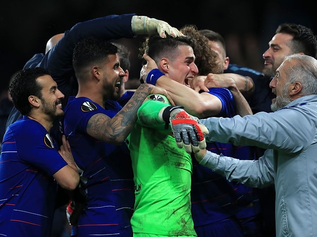Chelsea, Eintracht Frankurt eşleşmesi ise nefesleri kesti. İlk maç Almanya'da 1-1 bitti. İkinci maç Londra'da yine 1-1 bitti. Uzatmalarda gol çıkmadı ve maç penaltılara kaldı. Penaltılarda kazanan taraf Chelsea oldu ve adını Uefa Avrupa Ligi'nde finale yazdırdı.