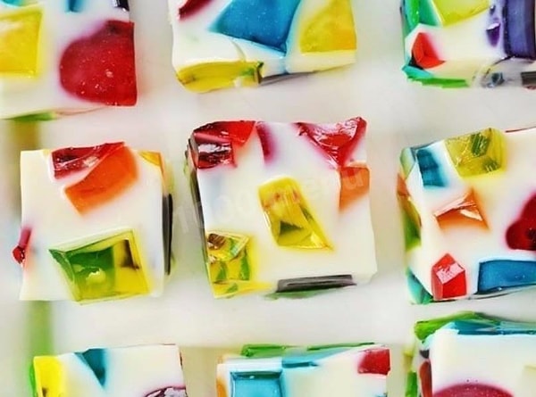 8. Слово "желе" относится к какому роду?